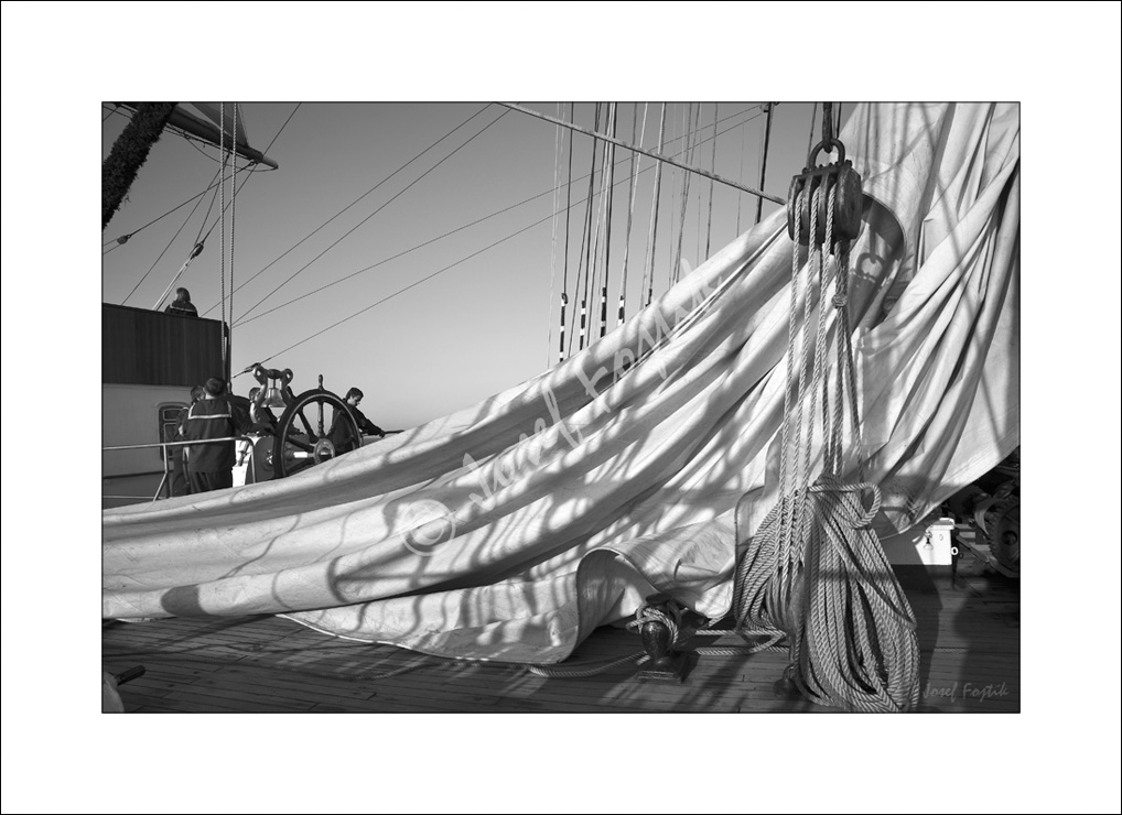 PSD0116042_BW.jpg
